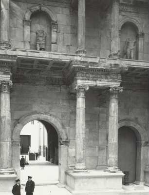 Am Markttor zu Milet : Berlin. Pergamonmuseum. Markttor von Milet