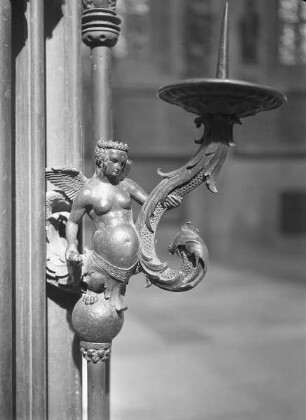 Sebaldusgrabmal — Leuchterweibchen