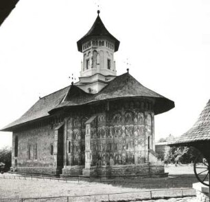 Moldovita, Rumänien. Kloster (1531). Klosterkirche. Ansicht von Südosten. Fresken 1537