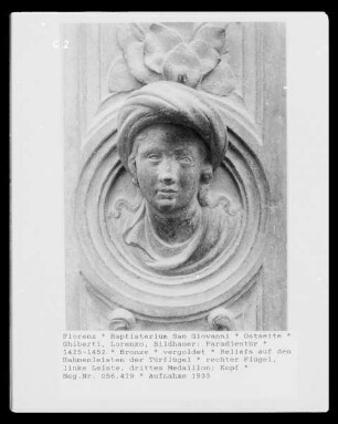 Paradiestür — Prophetenköpfe — Bartloser Prophet mit Turban