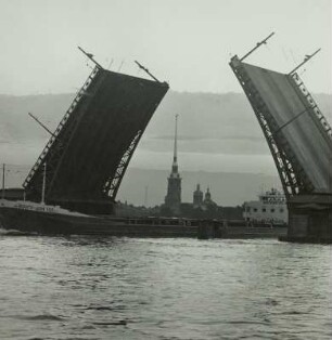 St. Petersburg, Schloßbrücke, Klappbrücke