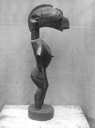Stehende Figur