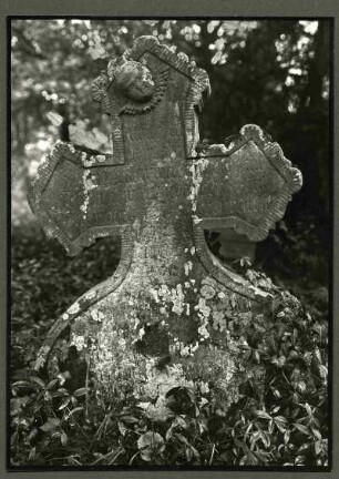 Friedhof. Grabkreuz d. Anna Maria Katharina Moßel 18. Jh.
