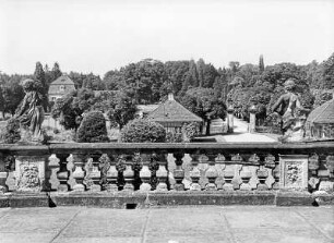 Moritzburg, Jagdschloss : Moritzburg, Jagdschloss. Parkseitige Terrasse. Balustrade mit Putti