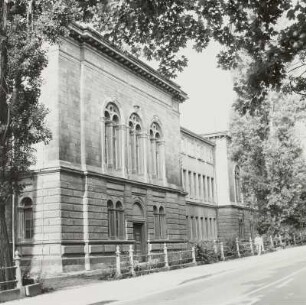 Jena-West, August-Bebel-Straße 4. Ehem. Thüringisches Oberlandesgericht. Straßenansicht (Humboldtstraße)