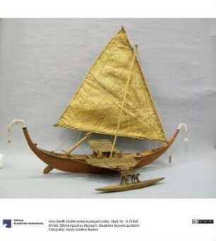 Modell eines Auslegerbootes
