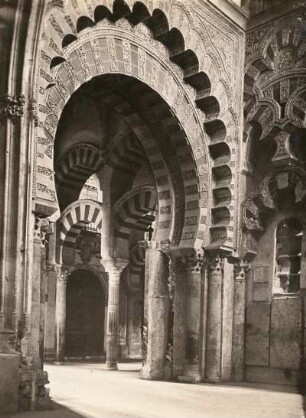 Spanien. Cordoba. Kathedrale "la Mezquita". Segundo Mihrab (Gebetsnische) gegen die Capilla Mudéjar de San Fernando. Die zweite Mihrab stammt aus der Zeit Abderrahmáns II. (833-848), die Capilla Mudéjar de San Fernando von 1371