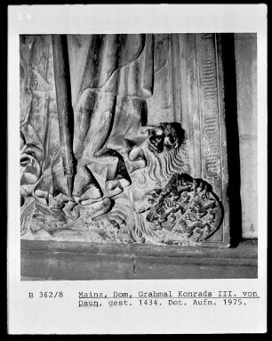 Grabmal des Erzbischofs Konrad III. von Daun: Löwe ein Wappen haltend