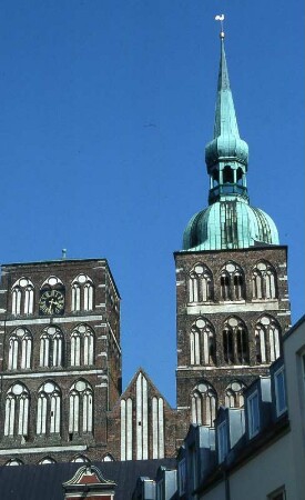 Stralsund - Kirche : Kirche in Stralsund. Aufgenommen 2001