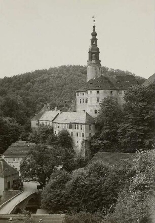 Schloss Weesenstein. Müglitztal : Weesenstein (Kreis Pirna), Müglitztal mit Schloss Weesenstein, Blick von Norden.