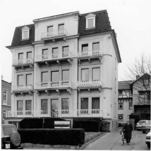 Villa und Nebengebäude; Bad Homburg, Kaiser-Friedrich-Promenade 65