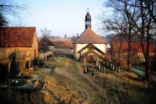 Kirche und Friedhof von West