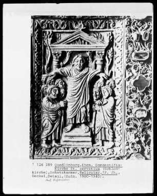 Reliquiar, Deckel: Majestas domini zwischen Evangelistensymbolen