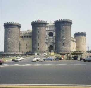 Neapel. Castel Nuovo (Maschio Angioino)