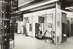 Ausstellungskojen mit Kleinmöbeln verschiedener Hersteller