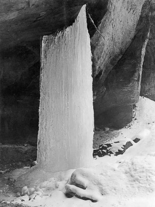 Sächsische Schweiz. Eis an der Gautschgrotte bei Hohnstein