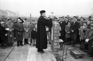 Bau eines neuen Gemeindezentrums für die Petrus-Pfarrei im Binsenschlauch.