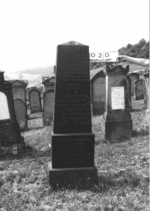 Grabstein 30