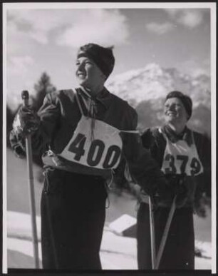 Zwei Hitlerjungen beim Skifahren in Garmisch-Partenkirchen