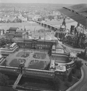 Zwinger in Dresden : Blickrichtung Nordosten zur Augustusbrücke