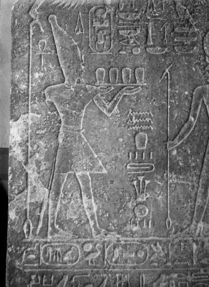 König Thutmosis III. bei der Opferung