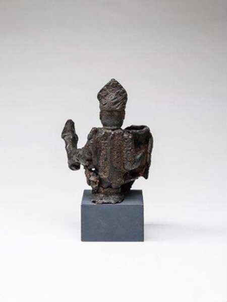 Figurine, homme avec coiffe, lance et bouclier