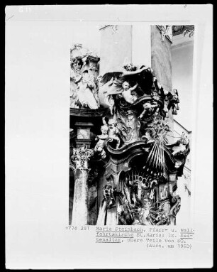 Linker Seitenaltar mit Altarblatt vom Tod der Heiligen Anna und im Auszug den Heiligen Johannes Nepomuk