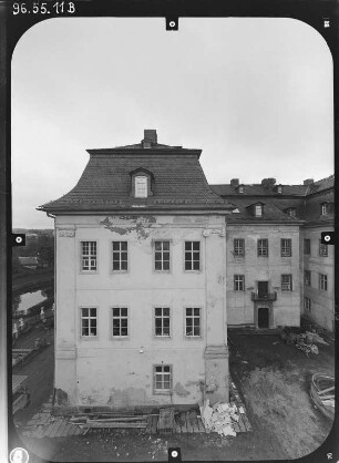 Oppurg, Schloßstraße 2. Schloß (1705-1708, Umgestaltung 1746-1747, Restaurierung seit 1984). Ostflügel von Norden