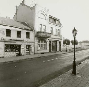 Wohnhäuser mit Läden : Beeskow (Landkreis Oder-Spree), Berliner Straße 14/13. Wohnhäuser mit Läden. Straßenansicht