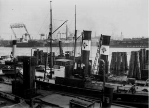 Freie und Hansestadt Hamburg. Hafen. Blick von den Landungsbrücken Richtung Reiherstiegwerft
