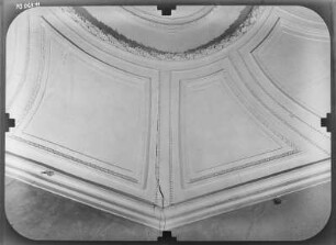 Steinthaleben-Rathsfeld. Jagdschloß (1698-1699, Erweiterung 1908. Stuckdecke