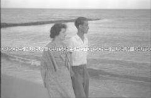 Florentine und Alexander Fleischhut am Strand von Köslin