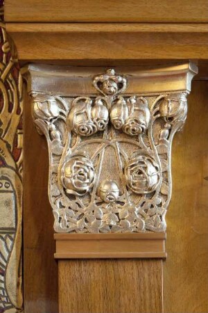 Portal der Ostseite — Rosenkapitell