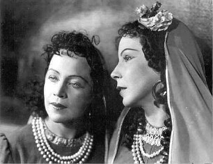Edna Vihrog und Lotte Gruner in "Die Enttäuschung der Melissinde" von Cesare Meano. Dresden: Schauspielhaus 1942/1943