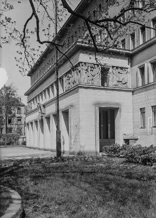 Dresden-Altstadt, Ammonstraße 8. Verwaltungsgebäude des Reichsnährstandes (Reichsbahndirektion, 1938; O. Kohtz). Haupteingang - Verwaltungsgebäude der Landesbauernschaft Sachsen