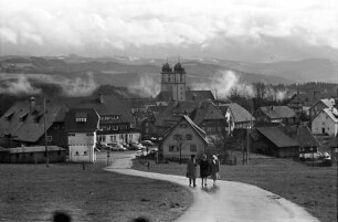 St. Märgen: Nebel steigen über St. Märgen