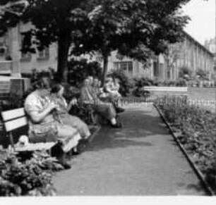 NS-Musterbetrieb Großdruckerei Carl Werner, Pause im Freien