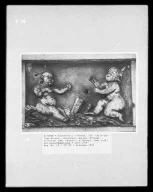 Zwei Putti mit Stallutensilien