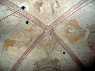 Fuchsstadt-Katholische Pfarrkirche-Kirchturm (Chorturm 15 Jh)-Turmchor - Decke mit Malerei und Kreuzrippengewölbe mit Schlußstein in Übersicht