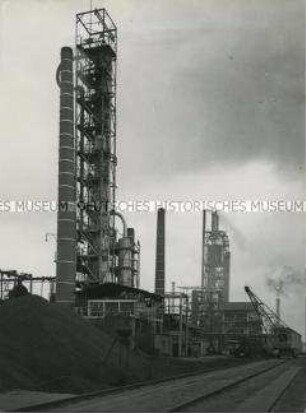 Destillationsanlage der Deutschen Vacuum Oil (Socony Mobil Oil Company) in Bremen-Oslebshausen