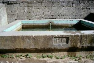 Laufbrunnen mit Jahreszahl 1880
