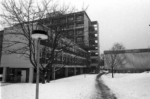 Freiburg im Breisgau: Feuertreppen an der Zahnklinik des Universitätsklinikums