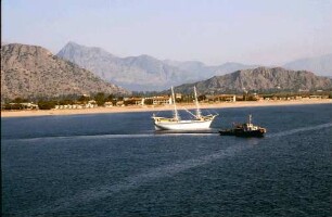 Antalya [Türkei]: Ankunft der MS Odessa, mit Panorama des Taurus-Gebirges
