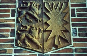 Stormarnhaus: Nordseite: Landeswappen Schleswig-Holstein