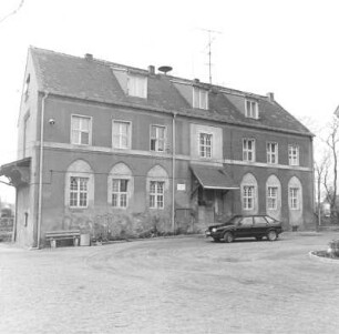 Belgershain. Schloss. Seitengebäude (Bedienstetenwohnungen, wohl M. 19. Jh.). Hofansicht