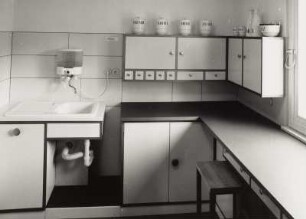 Weimar, Am Horn 61. Muster- oder Versuchshaus des Staatlichen Bauhauses Weimar (1920-1922; F. Forbát, G. Muche). Küche (B. Otte, E. Gebhardt)