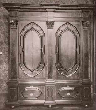 Kleiderschrank, um 1720