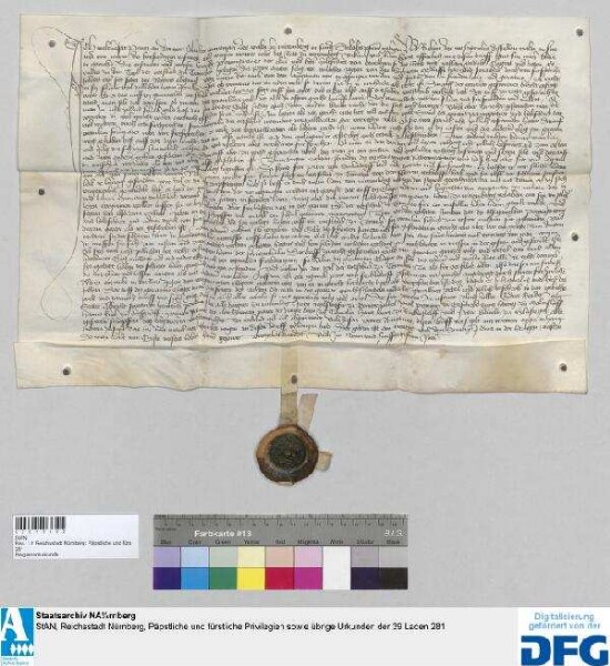 Walthasor Pemer, oberster Amtmann des Waldes bei Nürnberg, Sebalder Seite, und das Forstgericht daselbst sprechen dem Rat der Stadt Nürnberg den Teil der Forsthube zu Tennenlo, welchen Peter Motter vor dem von Wernlein und Gilg den Schützen erkauft hat und der nach des Motters Tod weder vom Rat noch dem Waldamtmann empfangen wurde, gegen die Erbansprüche Peter von Seckendorffs als verfallenes Lehen zu. - Zeugen: Vlrich Haller, Endres Geuder, Jörg Startz, Albrecht Swatman, Heinrich Perckmeister, sämtlich Bürger zu Nurnberg, Jorg Hetzelstorffer zu Günterspühel, Jacob Prenger zu Gescheyd, Cuntz Hering zu Malmshoff, Hanns Kuenl zu Krafftzhoff, Herman Pawer der Altere und Jungere, beide zu Tennelov, Hans Wirt zu Ruckerstorff und Peter Rabnolt zu Erlastegen. - Siegler: der Amtmann.