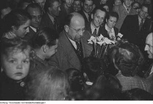 Dresden, Pionierpalast "Walter Ulbricht" (Schloß Albrechtsberg), Besuch von Walter Ulbricht, 31. Mai 1953 & Zittau, Besuch von Walter Ulbricht und Frida Hockauf, Mai 1954