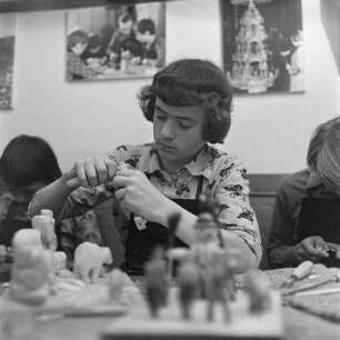 Borstendorf, Schnitzgruppe : Schnitzgruppe im Kulturhaus "Neues Leben", August-Bebel-Straße 64